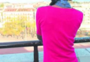 Annabelle veut travailler à Genève pour tourner la page sur son passé de star du porno. 