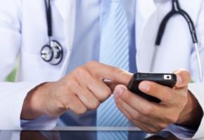 Des smartphones permettront au personnel de lancer l’alerte en cas d’agression. ISTOCK  