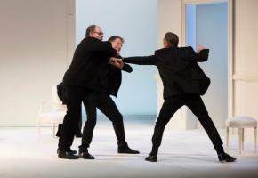 Le texte de Yasmina Reza s’apparente à une critique habile de l’art contemporain. DR