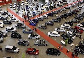 Les visiteurs pourront faire leur choix parmi plus de 700 véhicules exposés. DR