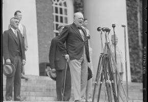 «Un peuple qui oublie son passé se condamne à le revivre», Winston Churchill / Boston Public Library