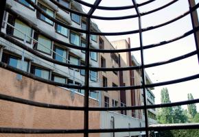 La mise en liberté d’un détenu dangereux, accompagné d’une sociothérapeute, secoue le monde politique. DR 