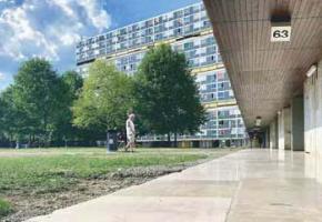 Les dalles en marbre claire de la cité satellite construite il ya cinquante ans. Francis Haller