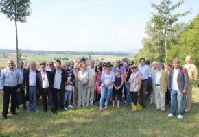 Municipaux de la Ville de Genève reçus en fanfare par les autorités de Gampelen (Champion) dans le Seeland. 