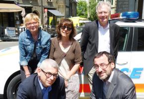 La joyeuse troupe de l’ouvrage commémoratif du Bicentenaire de la police:au centreCorinne Jaquet entourée de Sandra Mamboury, Luc Jorand, André Klopmann et Eric Golay. DR