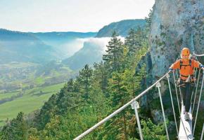 Le département, situé dans le nord-est de la région Occitanie, offre des paysages grandioses aux amateurs de sensations fortes. lozère tourisme