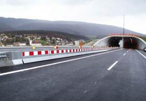 Ivre, elle bloque l’autoroute