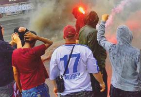 Lundi 1er juin, des supporters du Servette FC réclamaient la démission de Hugh Quennec, président du club . STéPHANE CHOLLET 