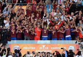 L'euphorie des Grenat au Stade de Genève. STÉPHANE CHOLLET