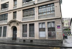 La porte par laquelle les dealers pénètrent dans l’Usine pour échapper aux contrôles de la police. DR