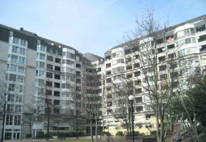 Dans le quartier, les diverses communautés ont encore du mal à communiquer entre elles.