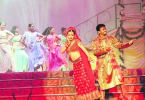 Une comédie musicale bollywoodienne romantique et exéburante. 