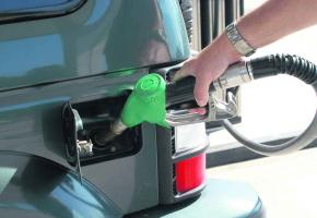 Plus de trois quarts des stations bloqueraient de l'argent indu pendant 48 heures. 