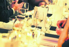 Il est important de bien vérifier sa facture lorsqu'on va au restaurant en groupe!