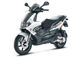 GILERA RUNNER 50 SP - Le fun en noir et blanc