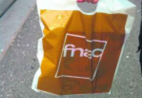 Ces sachets de la Fnac bientôt au rebus. Ldd