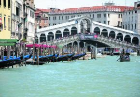 Le célèbre pont Rialto.