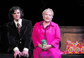 Deux personnages que tout oppose.