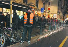 Les autorités exigent des restaurateurs l'engagement d'un chuchoteur pour ouvrir les terrasses au-delà de minuit.