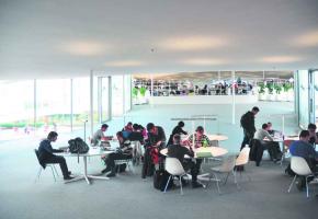 Le Rolex Learning Center de l'EPFL. 