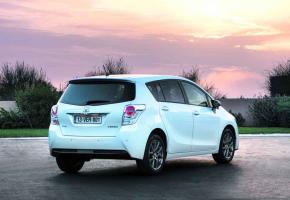 TOYOTA VERSO • Une ligne bien modernisée, une taille compacte, sept places, le retour du Verso va plaire.