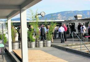 Malgré l'augmentation des prix, la buvette n'a rien perdu de son affluence estivale. 