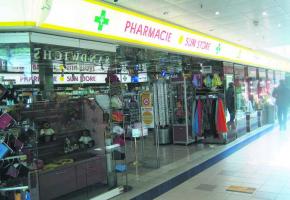 A Cornavin ,les drugs-stores sont de piquet 7njours sur 7 jusqu'à 23 heures. 