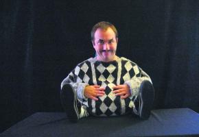 Une atmosphère dans l'esprit des films muets de Chaplin et Keaton. 