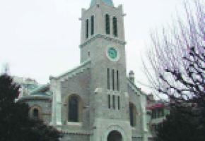 Les cloches sonnent à nouveau depuis un an. 