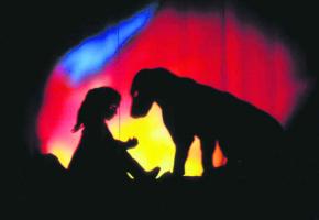 Un théâtre d'ombres intime et ouvert de l'enfance. 