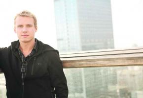 Falk Richter, un auteur allemand à l'œuvre dense et grinçante. 