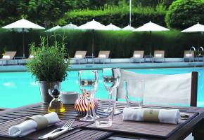 Entre bonne table et piscine