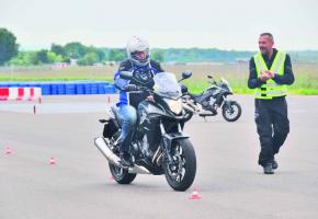 HONDA CB500X • Tenté par la moto? Par chance, la marque a invité quelques journalistes, de parfaits débutants.