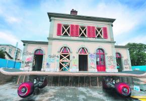 Un sacré défi pour déplacer cette bâtisse de quarante mètres. 