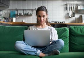 Chacun de nous peut être auteur. Et les réseaux sociaux sont un bon support. 123RF/FIZKES 