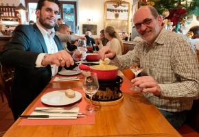 Le patron de la brasserie de l’Hôtel-de-Ville, Vincent Glauser et le député Boris Calame. MP