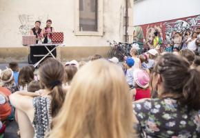 Les marionnettes «Chippie et Chips» se produiront dans le préau de l’école Emile-De-Morsier le 21 juillet. JENNIFER MOSER WESSE