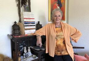 Mahlya de Saint-Ange s’est passionnée pour l’écriture dès son plus jeune âge. KJ