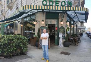 Le restaurateur Benjamin Garin devant son établissement à la Jonction. MP