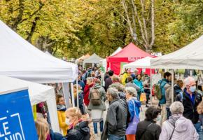 Le 7e festival Alternatiba Léman (photos des précédentes éditions) se tiendra aux Bastions le samedi 4 septembre. Une journée de réflexion, mais aussi de fête. ©LE MARIN PRODUCTION