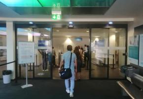 En moyenne, les HUG estiment recevoir entre 400 et 450 visiteurs par jour. TADEUSZ ROTH