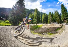 Les mordus de VTT s’en donnent à cœur joie sur le parcours du Bike Park. S. COCHARD