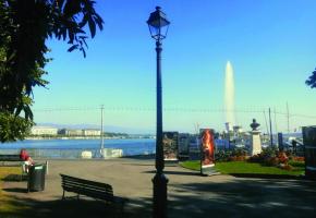 Equipés de LED, les nouveaux candélabres sont notamment en cohérence avec la fontaine, 