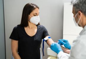 Seuls les tests sérologiques effectués après le 15 novembre donnent droit au pass Covid valable en Suisse pour 90 jours. 123RF