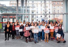 Les nombreuses participantes ont pris la pose lors de la cérémonie de fin de session 2022. Les nombreuses participantes ont pris la pose lors de la cérémonie de fin de session 2022.