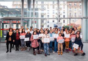 Les nombreuses participantes ont pris la pose lors de la cérémonie de fin de session 2022.  