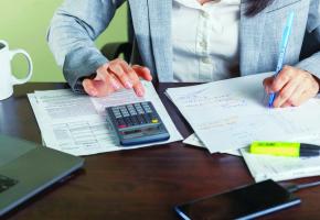 Au moment de remplir sa déclaration d’impôts, il convient de penser à déduire tout ce qui peut l’être de ses revenus. 123RF Au moment de remplir sa déclaration d’impôts, il convient de penser à déduire tout ce qui peut l’être de ses revenus. 123RF