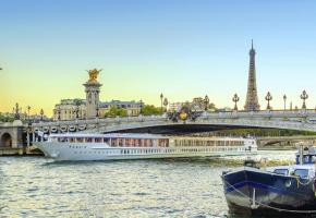 La Seine au fil de l’eau, au plus près des monuments historiques. PAUL HILBERT