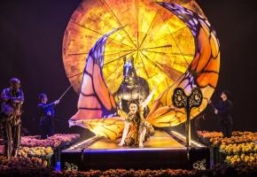 «Luzia», alliance de la lumière (luz) et de la pluie (lluvia) en espagnol. CIRQUE DU SOLEIL
