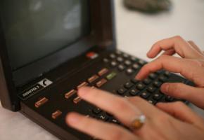 Dans les premières années du règne de François Mitterrand, le Minitel était un objet révolutionnaire. FLICKR/NICOLAS NOVA